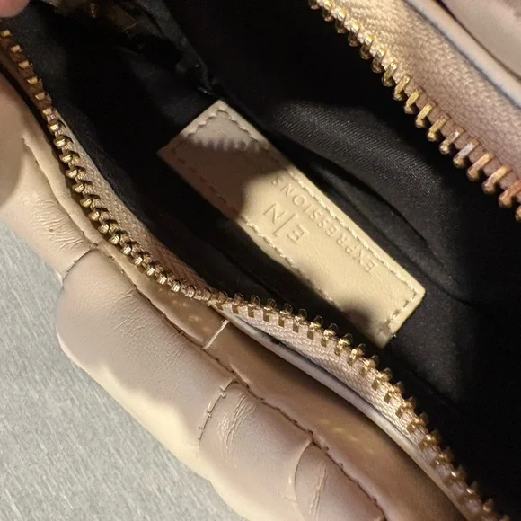 Cream Gathered Shoulder Bag NWOT - Picture 3 of 4